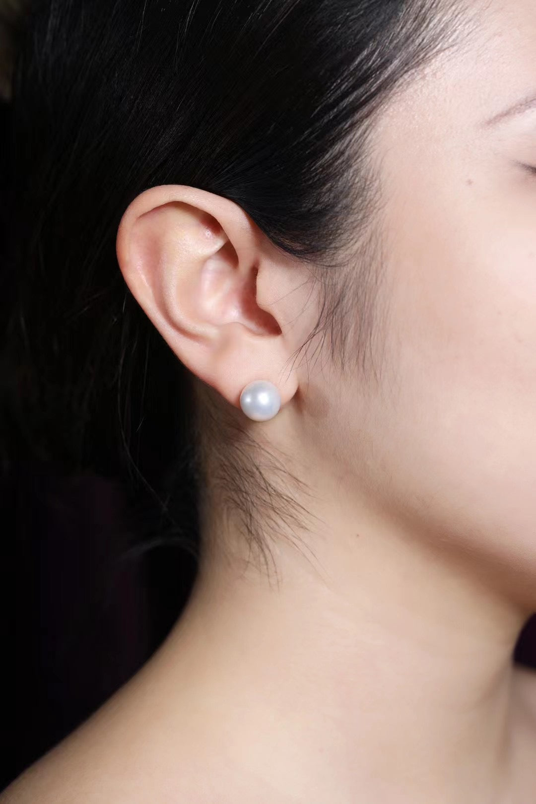 CIGALONG-Lustre Sphere Pearl Studs – 18K Gold Edition