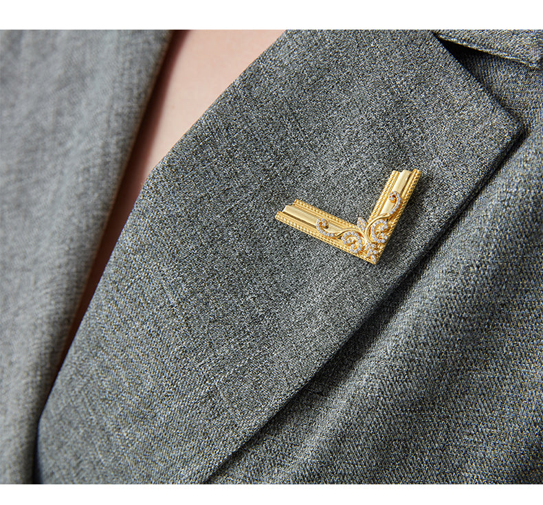 CIGALONG-Victorian Corner Brooch