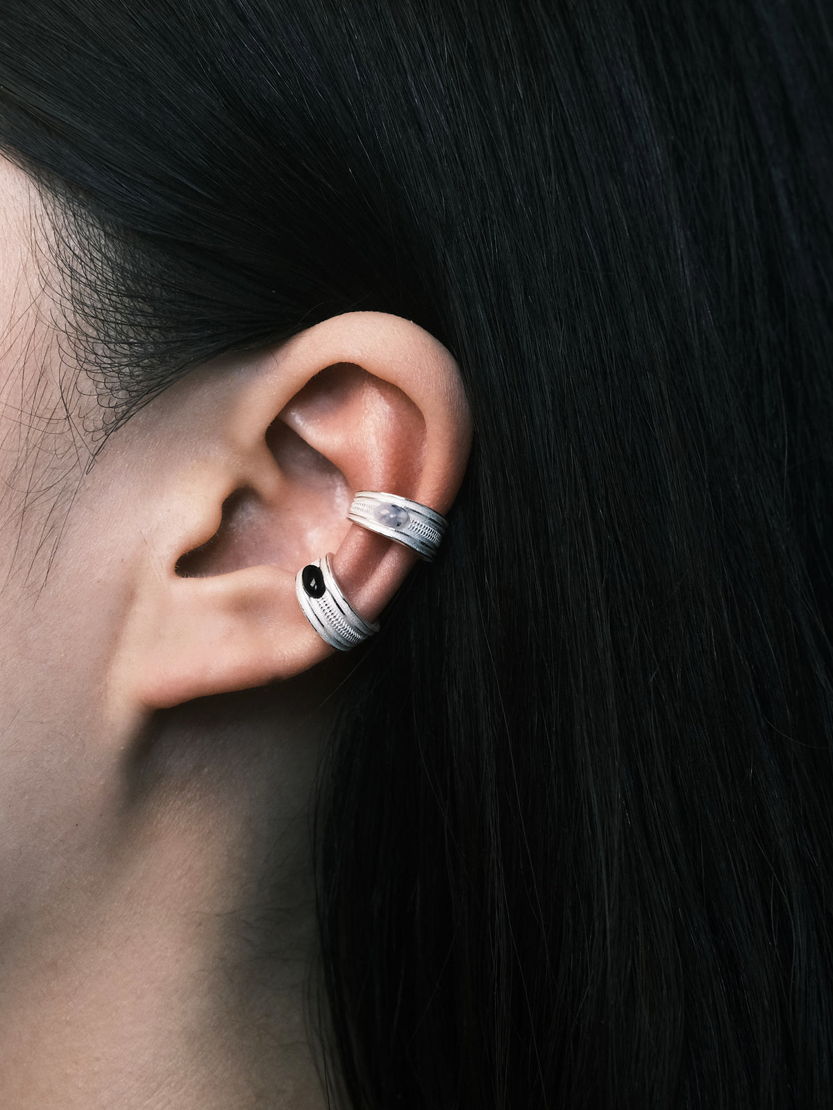 SERIOUSLY NEW-Night Rhythm Gem Ear Cuff