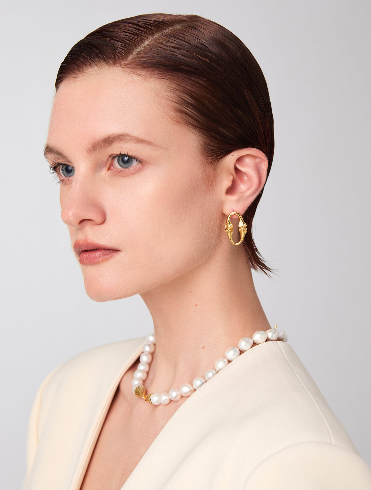 daartemis-Golden Petal Clasp Freshwater Pearl Necklace