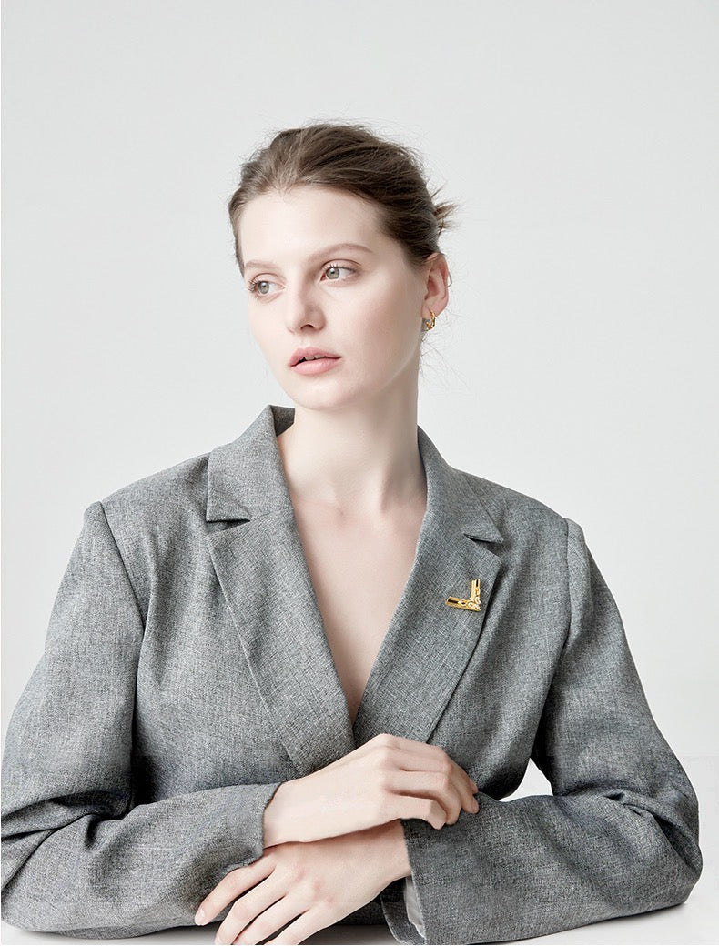 CIGALONG-Victorian Corner Brooch