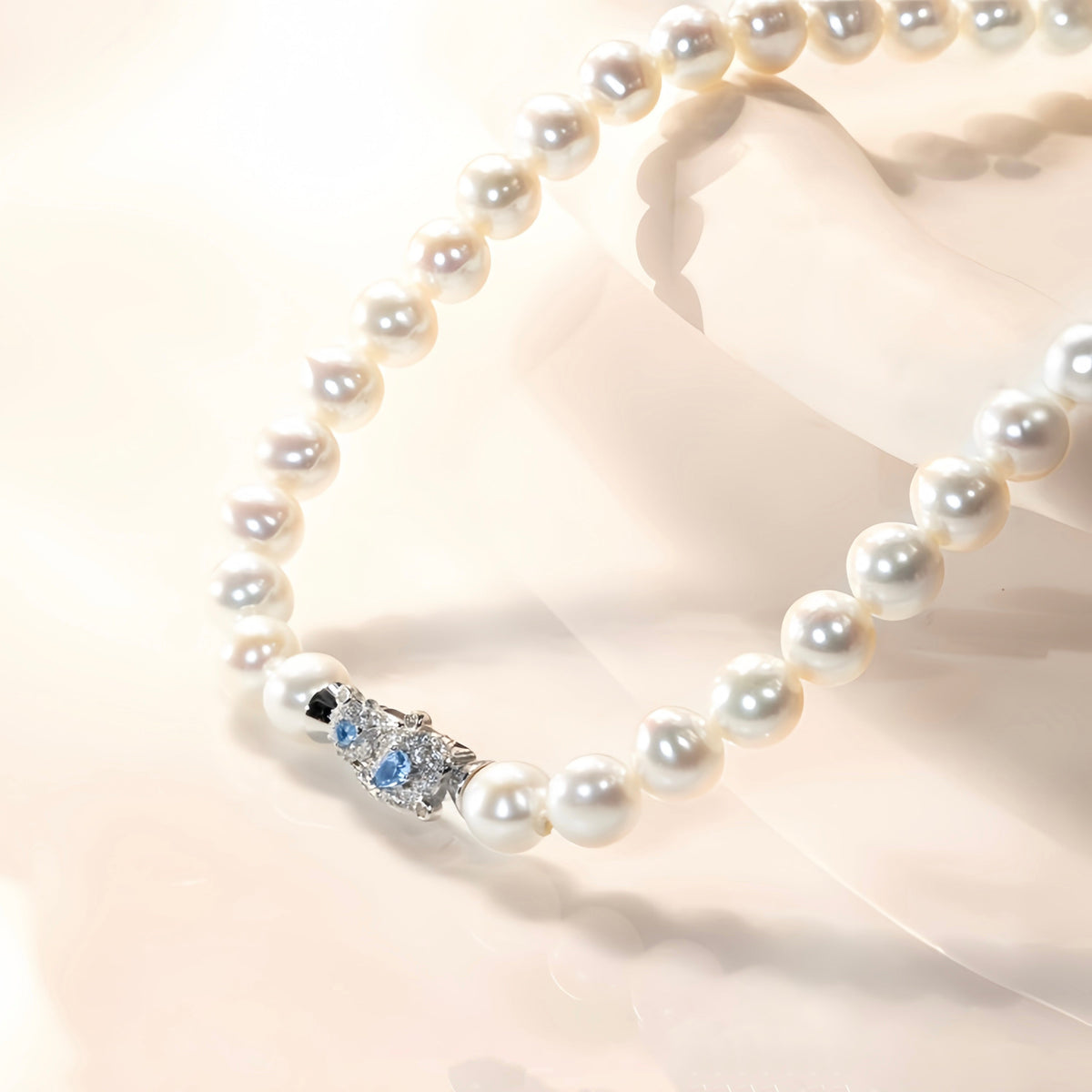 CIGALONG-Aurora Strand Pearl Necklace – Twin Wings Edition
