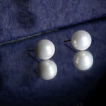 CIGALONG-Lustre Sphere Pearl Studs – 18K Gold Edition